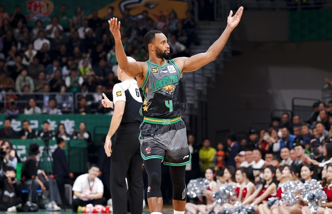 瑞士队打出精彩表现，实现逆袭跻身下一轮的简单介绍