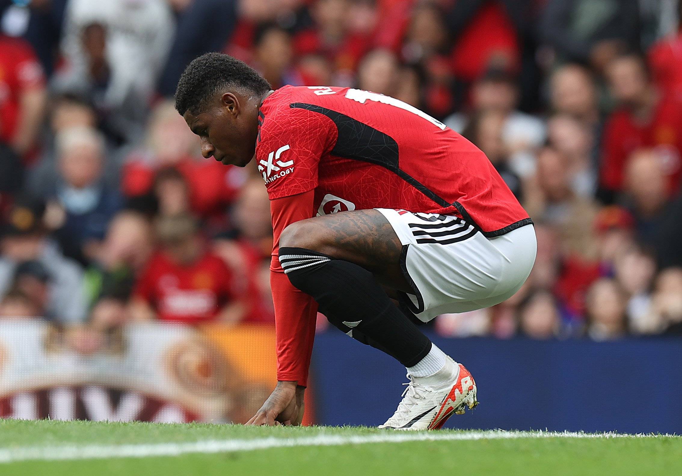 关于曼联进攻连连得手，主帅赞扬年轻球员的信息