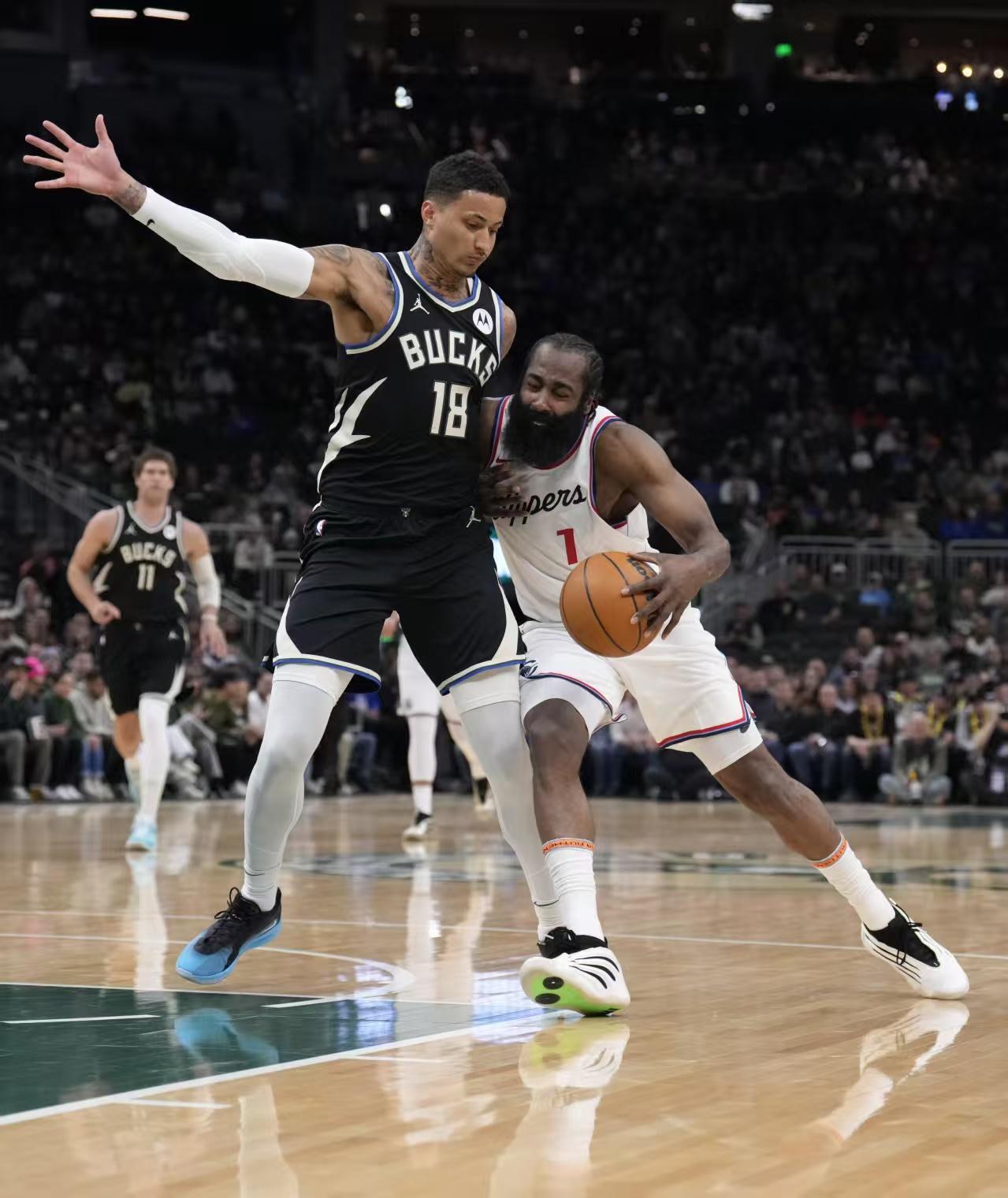 字母哥连续十场比赛得分超过险胜，加拿大队不断突破！